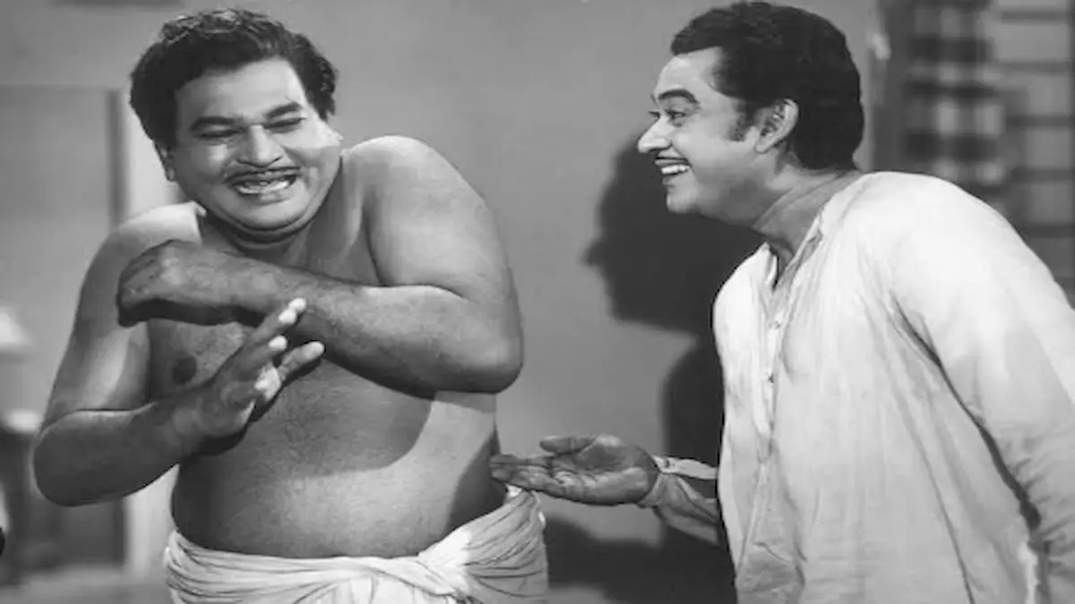 पाश्र्व गायक और अभिनेता किशोर कुमार के साथ असित सेन. फोटो: बॉलीवुड सोशल मीडिया