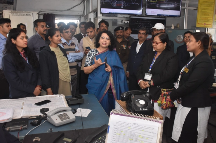On the occasion of International Women's Day, General Manager Saujanya Mathur inspects the Route Relay Interlocking Panel at Gorakhpur Station Yard