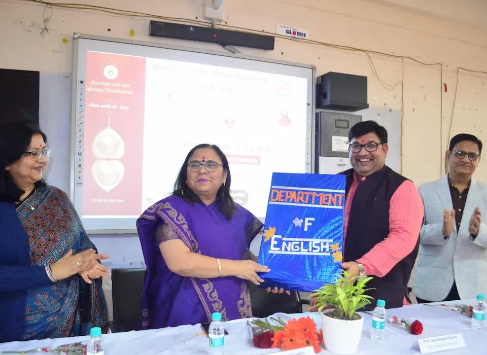 हीरक जयंती समारोह: 'शब्द और स्टैंज़ा: बाइलिंग्वल क्रिएटिव वॉइसेस' का विमोचन