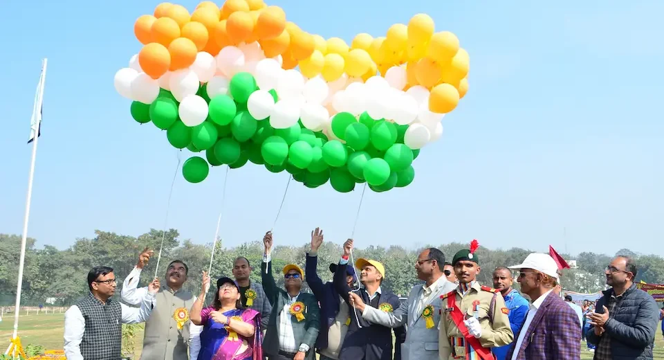 अपने और पराये का भेद मिटाते हैं खेल: वीसी