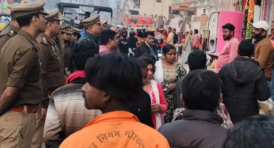 कुर्सी, मेज, ठेला, खोमचा…सब जब्त