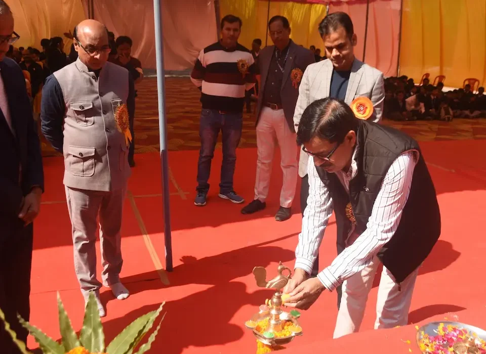 अंकिता बनीं सर्वश्रेष्ठ विद्यार्थी, पीयूष खेल में चैंपियन