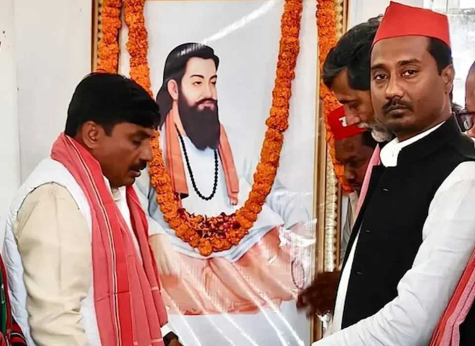 समाजवादी पार्टी कार्यालय पर मनी संत शिरोमणि गुरु रविदास जयंती