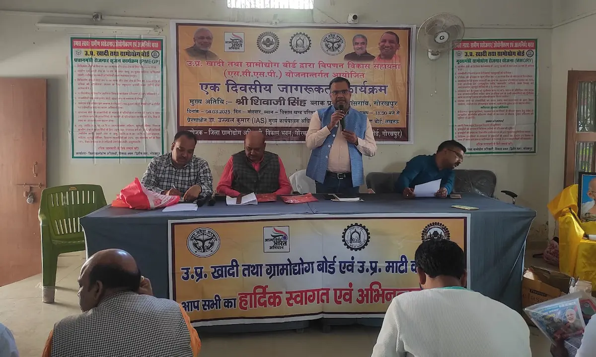 युवा उद्यमी विकास, पीएम सूर्यघर और माटीकला योजनाओं से रूबरू हुए ग्रामीण