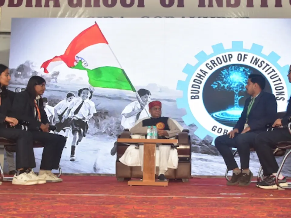 प्रतिबद्धता, समर्पण, लगन और निरंतरता मिलकर लिखते हैं सफलता की इबारत: शिव प्रताप शुक्ल प्रतिबद्धता, समर्पण, लगन और निरंतरता मिलकर लिखते हैं सफलता की इबारत: शिव प्रताप शुक्ल