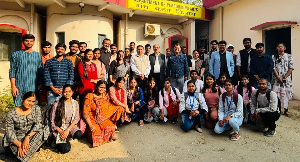 संगीत से जीवन का सरगम बनता है, यह थेरेपेटिक है: प्रो. हर्ष सिन्हा संगीत से जीवन का सरगम बनता है, यह थेरेपेटिक है: प्रो. हर्ष सिन्हा