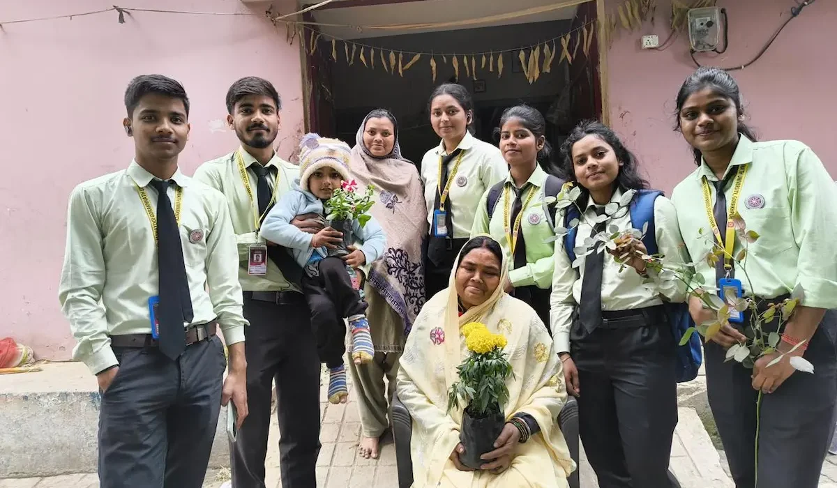महायोगी गोरखनाथ विवि की रासेयो इकाई ने ग्रामीणों को समझाईं काम की बातें