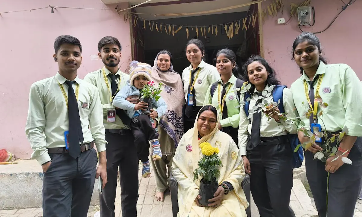 महायोगी गोरखनाथ विवि की रासेयो इकाई ने ग्रामीणों को समझाईं काम की बातें