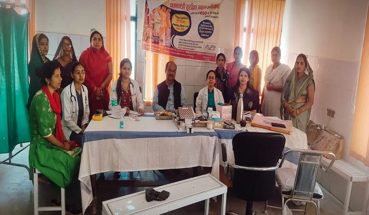 ग्रामीण महिलाओं को सर्वाइकल कैंसर से बचाव की जानकारी दी एम्स गोरखपुर ने बांसगांव में आयोजित किया निःशुल्क स्वास्थ्य शिविर