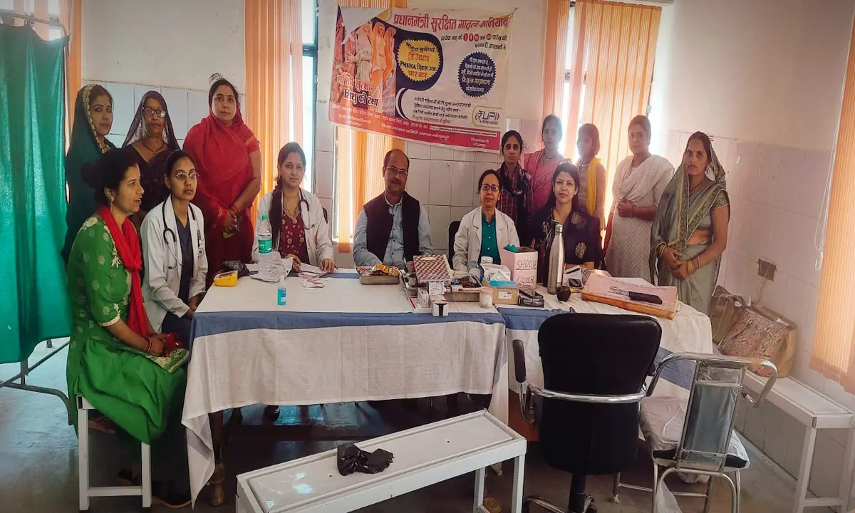 ग्रामीण महिलाओं को सर्वाइकल कैंसर से बचाव की जानकारी दी एम्स गोरखपुर ने बांसगांव में आयोजित किया निःशुल्क स्वास्थ्य शिविर