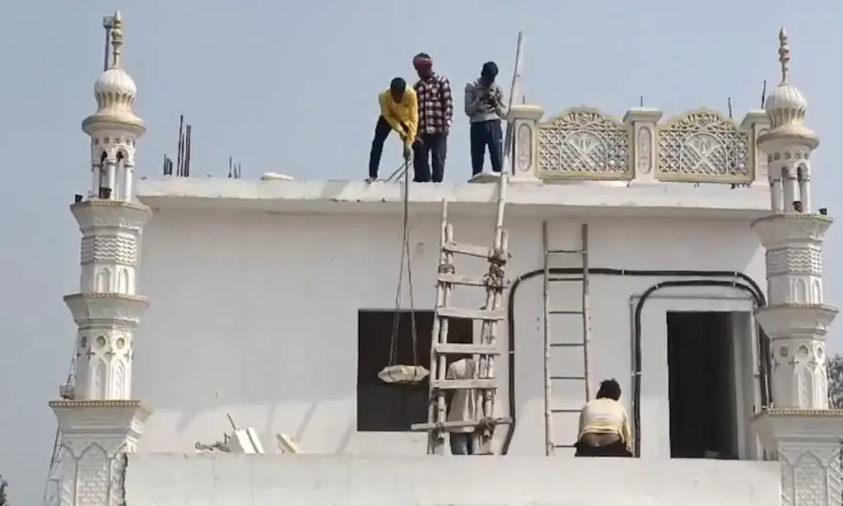गोरखपुर की अबू हुरैरा मस्जिद: GDA के नोटिस के बाद मुतवल्ली ने खुद ही ढहाने का फैसला किया