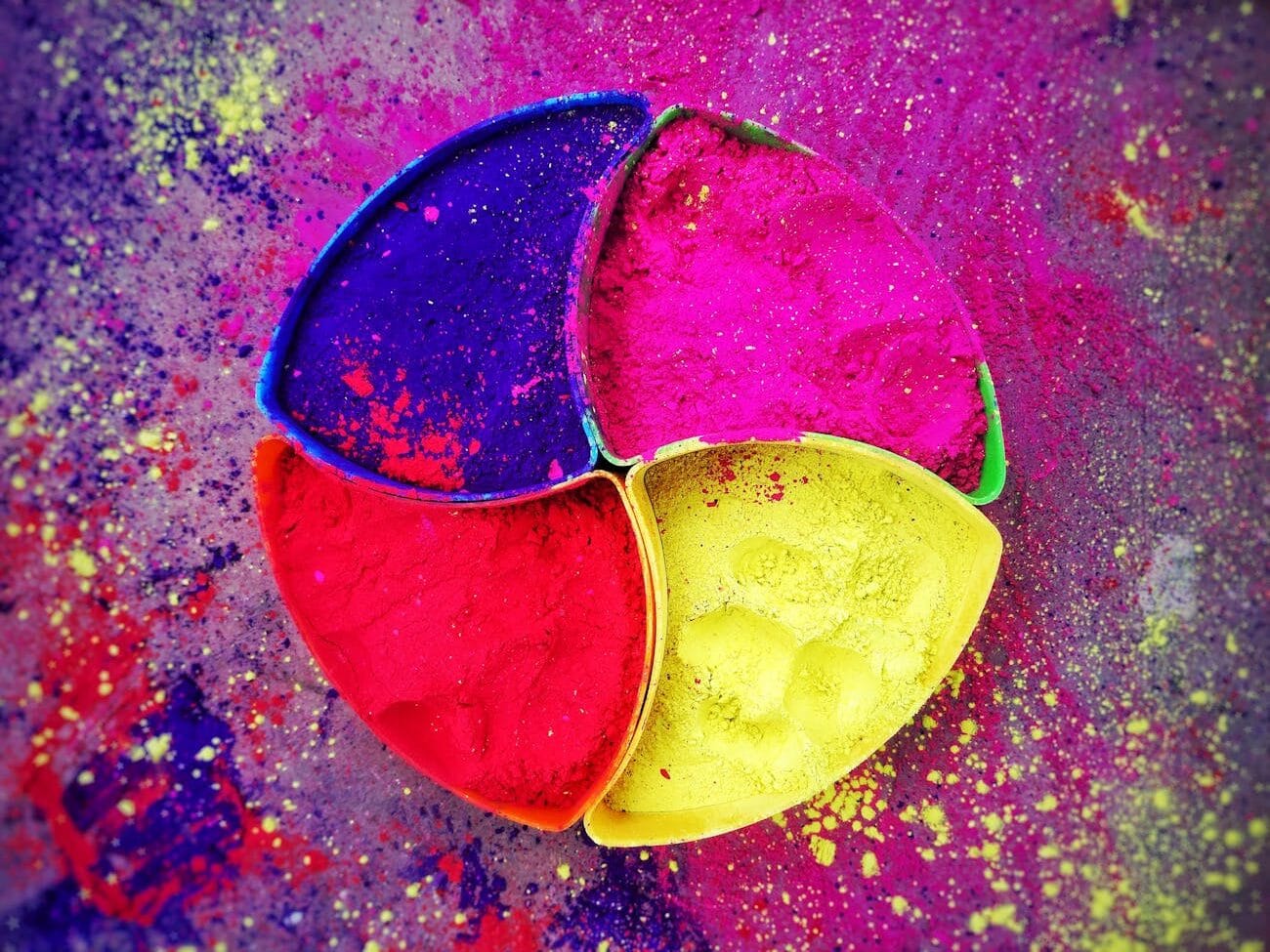 Holi ke Rang: ये वसंत का एकांत…ये रंगों की उदासी!