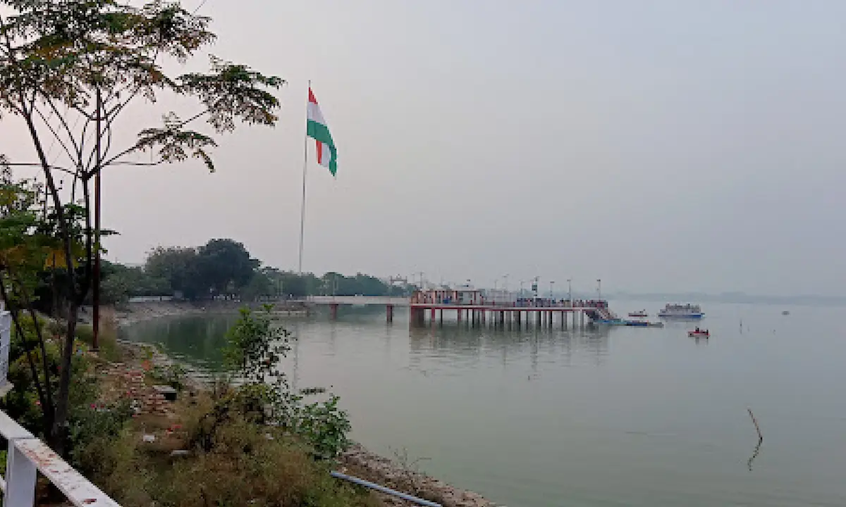 शहर को मिलेगा नया 'स्काईवॉक' पुल, GDA ₹14 करोड़ से बनाएगा दो-लेन का ब्रिज, जानें कब से होगा काम शुरू रामगढ़ झील का 1700 मीटर लंबा फ्रंट: गोरखपुर को मिलेगा पर्यटन का नया आकर्षण