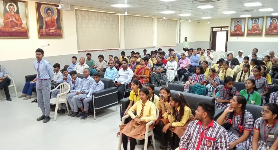 गोरखपुर में बुद्धमय विश्व: 150 देशों के डाक टिकटों का अद्भुत संग्रह पहली बार प्रदर्शित