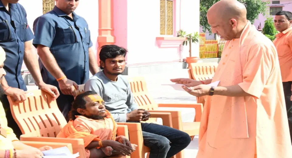 कन्नौज के दिव्यांग पुजारी गोपालदास ने सुनाई सीएम योगी को व्यथा, मिला आश्वासन कन्नौज के दिव्यांग पुजारी की सीएम योगी से मुलाकात