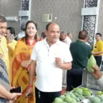प्रेमिका पहुंची थाने, कहा – “इसी से करूंगी शादी!” परिजनों ने दिया ये आश्वासन तब लौटी घर