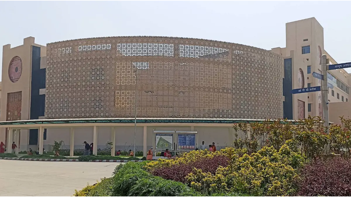एम्स गोरखपुर में पहली सफल कॉर्निया प्रत्यारोपण सर्जरी, 75 वर्षीय महिला को मिलेगी नई रोशनी