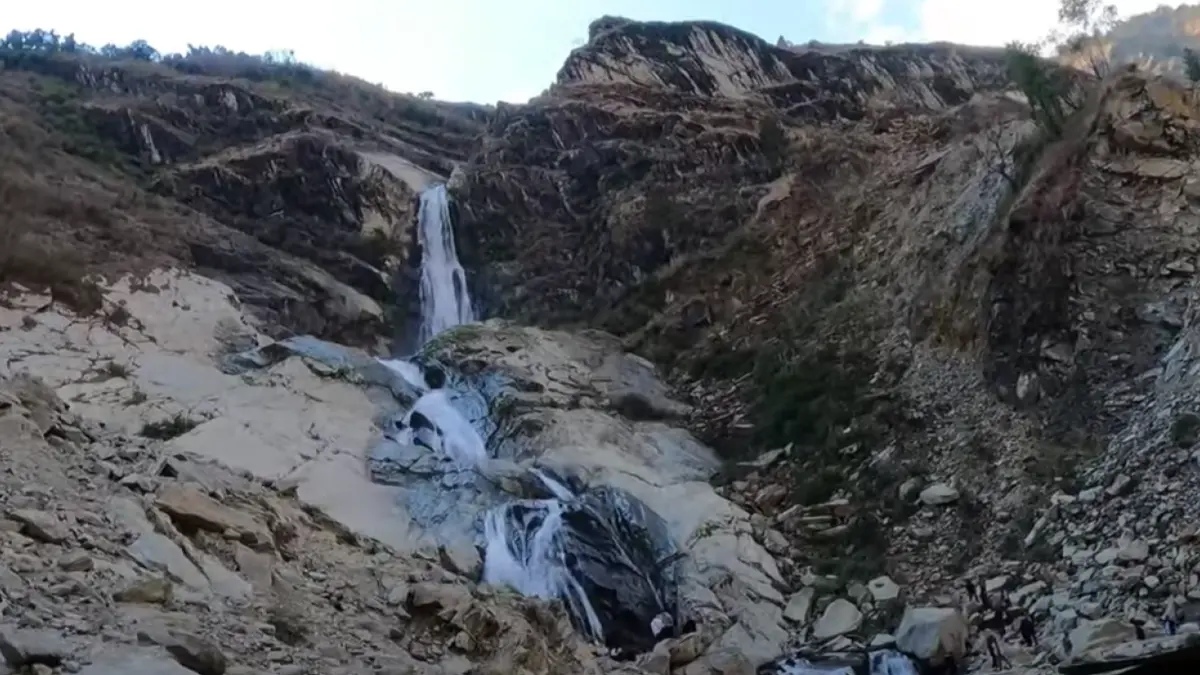 पोखरा का एक मनोहारी दृश्य।