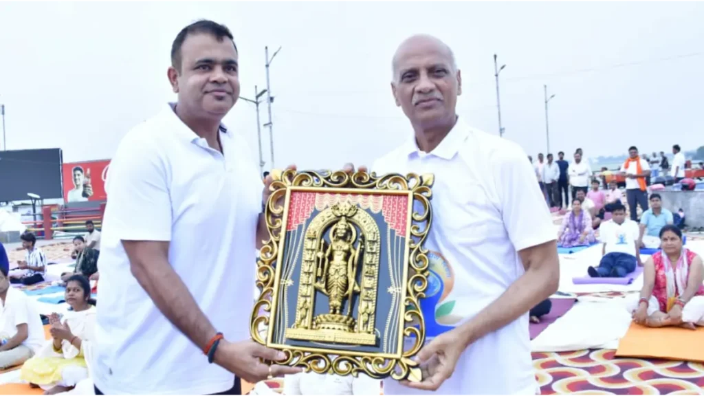 गोरखपुर में योग सप्ताह का भव्य आगाज़! महापौर और विधायक ने बताया 'योग' क्यों है जीवन के लिए अमृत