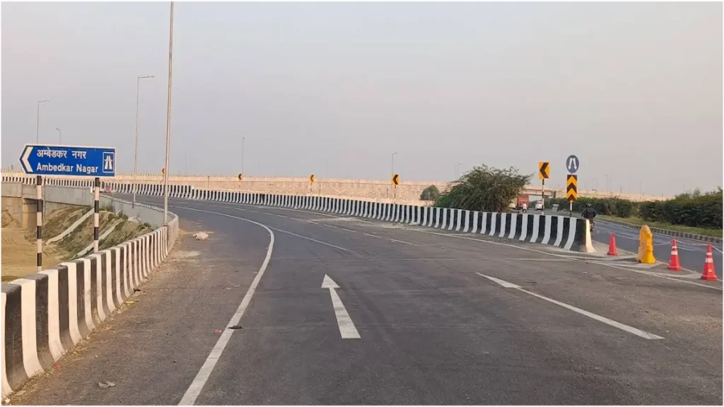 गोरखपुर लिंक एक्सप्रेसवे से लखनऊ का सफर: क्या ये है अयोध्या वाले रास्ते से बेहतर विकल्प? जानें ग्राउंड रिपोर्ट गोरखपुर लिंक एक्सप्रेसवे से लखनऊ का सफर. फोटो— गोगोरखपुर.कॉम