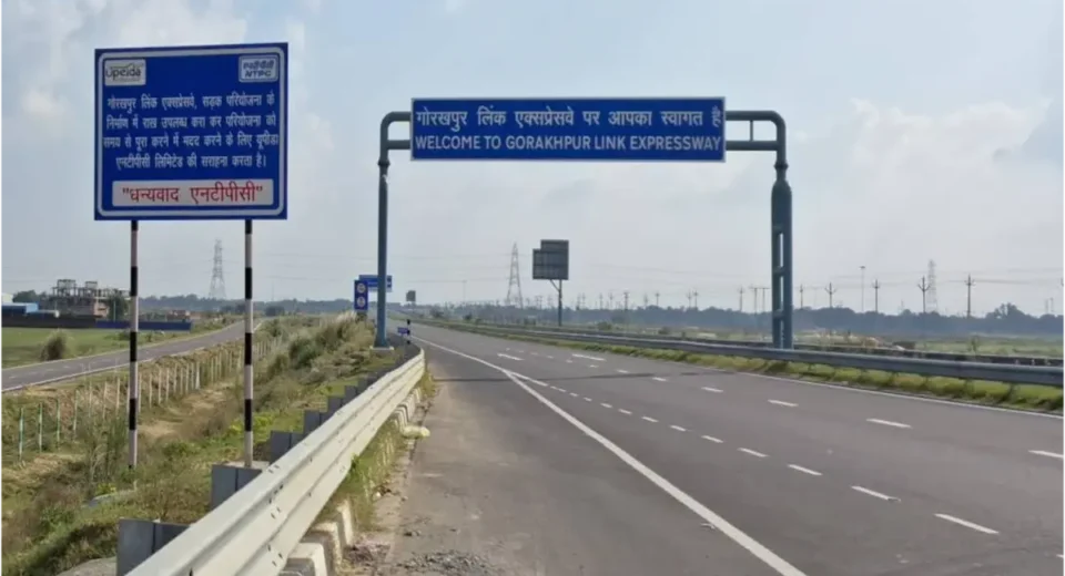 गोरखपुर लिंक एक्सप्रेसवे से लखनऊ का सफर. फोटो— गोगोरखपुर.कॉम