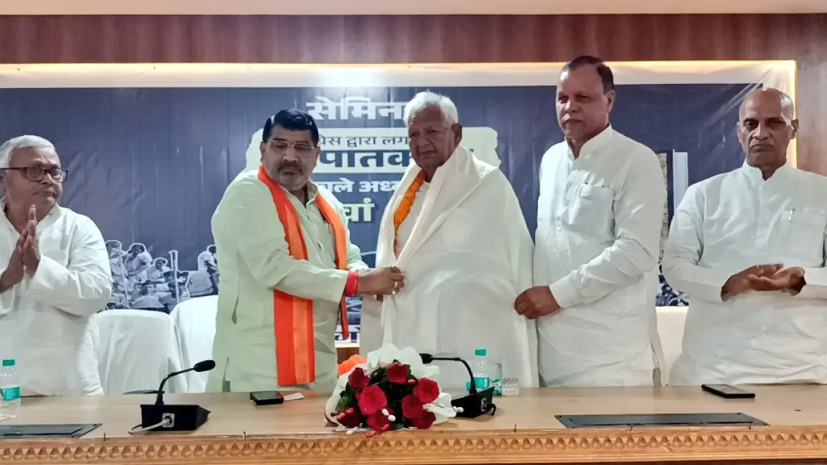 गोरखपुर में मना 'काला दिवस': भाजपा ने याद किया 1975 का आपातकाल, लोकतंत्र सेनानियों का सम्मान भाजपा ने याद किया 1975 का आपातकाल