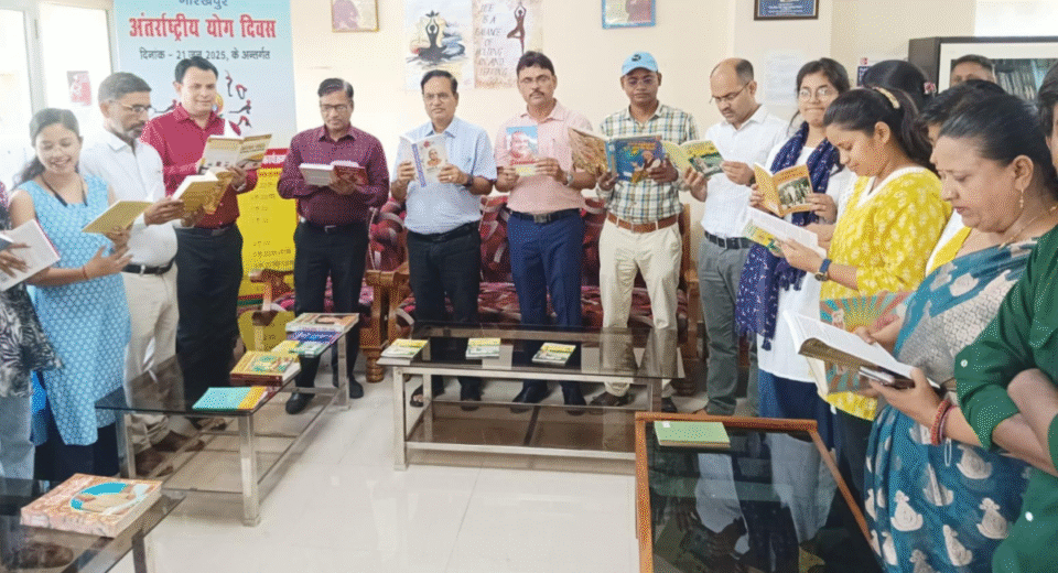 मदन मोहन मालवीय प्रौद्योगिकी विश्वविद्यालय के केंद्रीय पुस्तकालय में योग साहित्य पर पुस्तक प्रदर्शनी का आयोजन