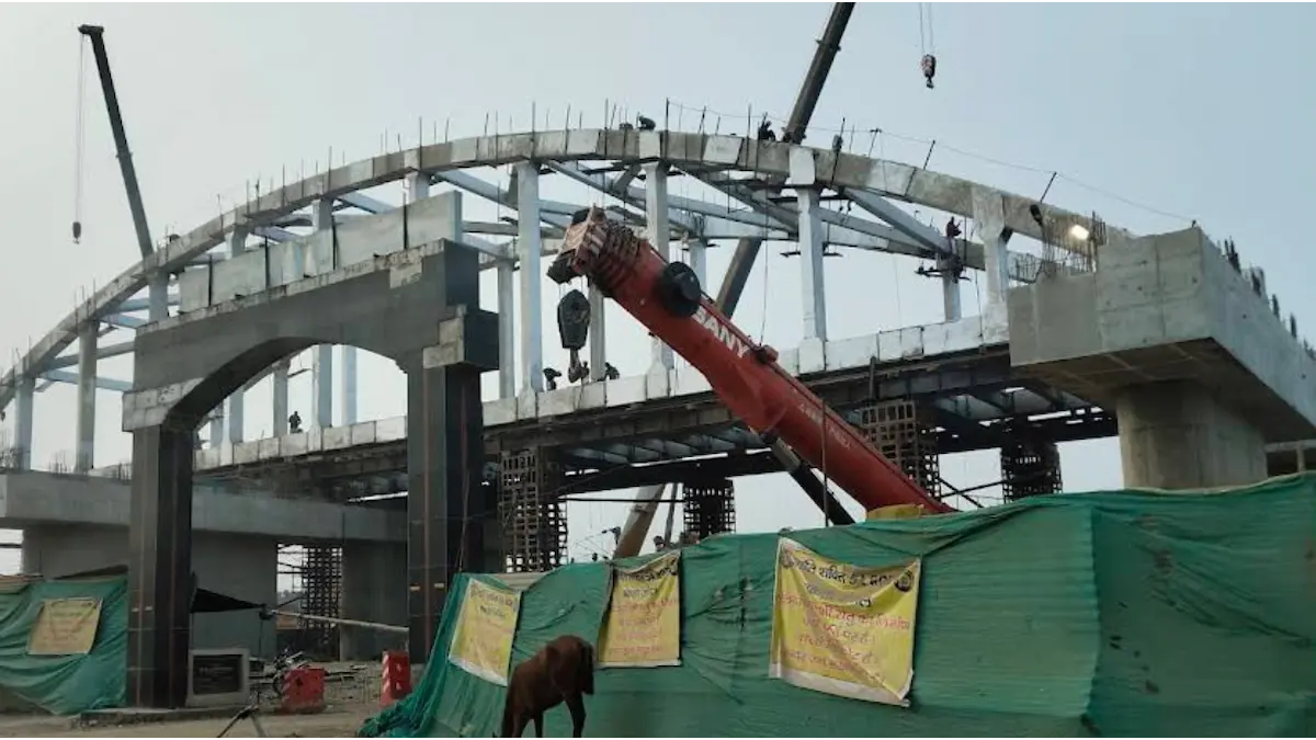 नकहा फ्लाईओवर पर बीआरडी वाला रास्ता आमजन के लिए खुला नकहा फ्लाईओवर पर बीआरडी वाला रास्ता आमजन के लिए खुला