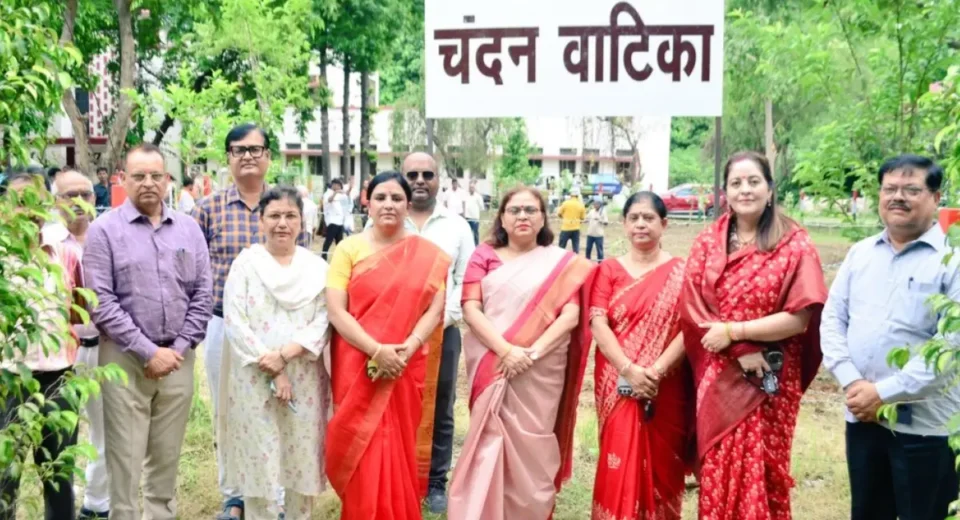 डीडीयूजीयू: 'चंदन वाटिका' का शुभारंभ, नया सांस्कृतिक केंद्र 'तरंग', और प्रवेश परीक्षाओं पर ताज़ा अपडेट्स डीडीयूजीयू: 'चंदन वाटिका' का शुभारंभ, नया सांस्कृतिक केंद्र 'तरंग', और प्रवेश परीक्षाओं पर ताज़ा अपडेट्स