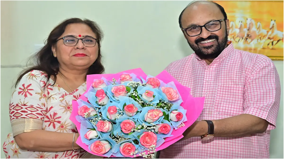 डीडीयूजीयू की कुलपति प्रो. पूनम टंडन ने उच्च शिक्षा मंत्री से की भेंट