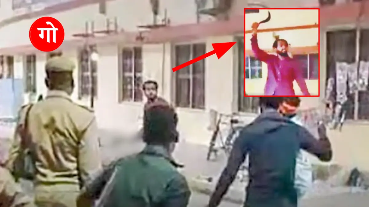 गोरखनाथ मंदिर हमला: आतंकी को विदेशों से मिला था 67 लाख का फंड, PayPal से हुआ था बड़ा लेनदेन गोरखनाथ मंदिर पर फरवरी 2022 में हुए हमले में आतंकी मुर्तजा की वायरल हुई वीडियो से लिए गए ग्रैब्स.