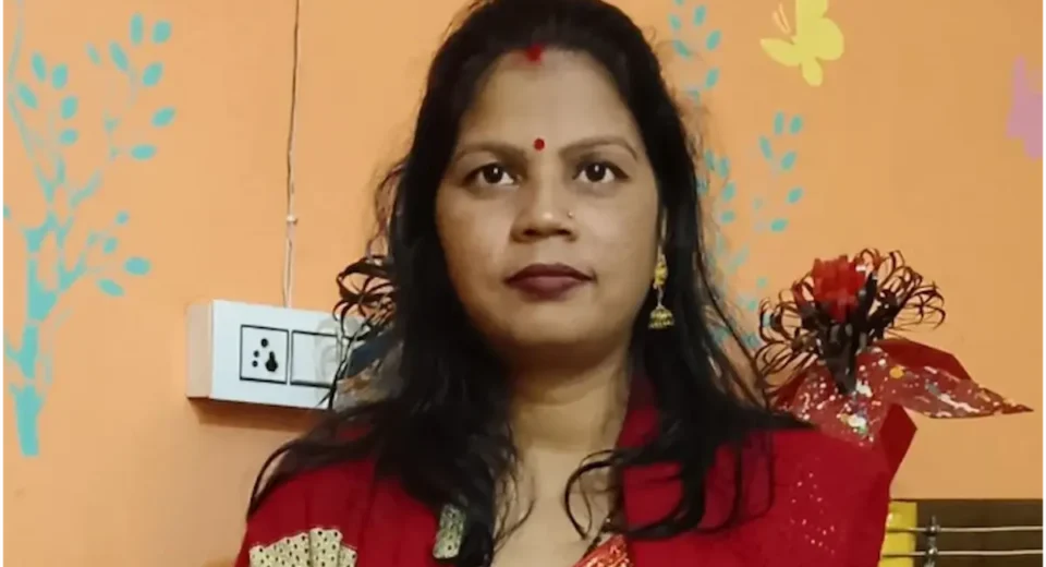गोरखपुर में खौफनाक वारदात: नशेड़ी पति ने सिलबट्टे से पीट-पीटकर की पत्नी की हत्या, बेटा बना गवाह
