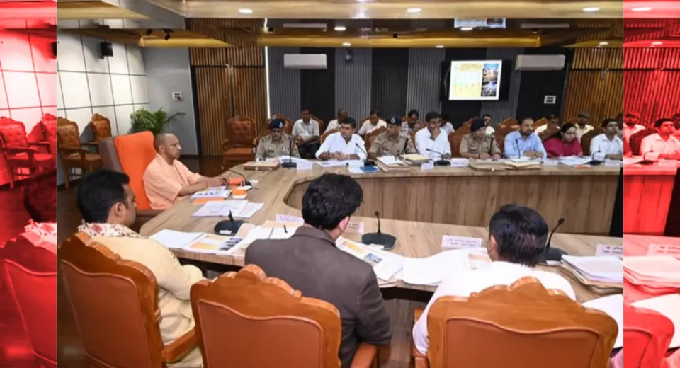 गोरखपुर में सीएम योगी का 'एक्शन मोड': विकास में लापरवाही बर्दाश्त नहीं, अनुपस्थित अधिकारियों पर गाज