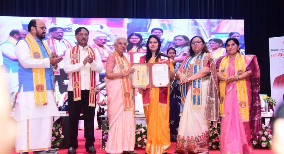 गोरखपुर विश्वविद्यालय: 44वें दीक्षांत समारोह में राज्यपाल ने छात्रों को दिया राष्ट्र निर्माण का मंत्र गोरखपुर विश्वविद्यालय: 44वें दीक्षांत समारोह में राज्यपाल ने छात्रों को दिया राष्ट्र निर्माण का मंत्र