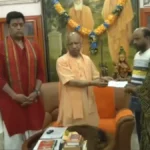 गोरखपुर में सीएम योगी की अनोखी पहल, खुद व्यापारियों के पास जाकर बताई घटी जीएसटी दरें