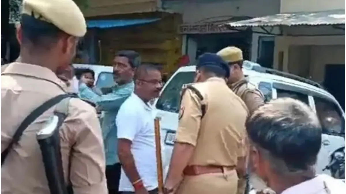 आजम खान की रिहाई पर पहुंची 73 गाड़ियों पर लगा 1 लाख 49 हजार रुपये का जुर्माना, जानें क्यों