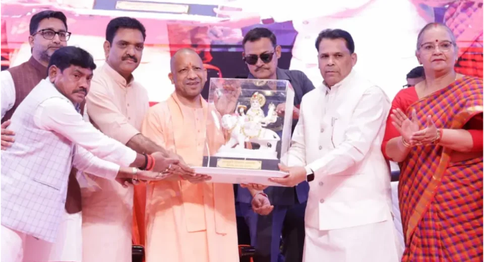 उत्तर प्रदेश छात्रवृत्ति योजना: सीएम योगी ने 3.96 लाख छात्रों को दी सौगात, अब जल्द मिलेगी स्कॉलरशिप उत्तर प्रदेश छात्रवृत्ति योजना: सीएम योगी ने 3.96 लाख छात्रों को दी सौगात, अब जल्द मिलेगी स्कॉलरशिप