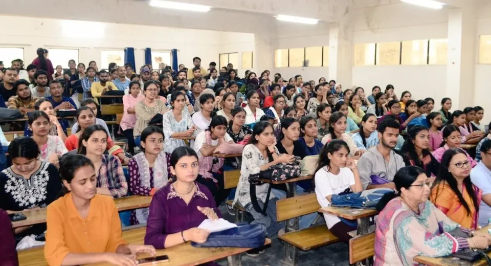 दीक्षारंभ: कुलपति बोलीं, कैंपस लाइफ को पूरे आनंद के साथ जिएं, क्योंकि यही पल हमेशा याद आएंगे कैंपस लाइफ को पूरे आनंद के साथ जिएं, क्योंकि यही पल हमेशा याद आएंगे: कुलपति