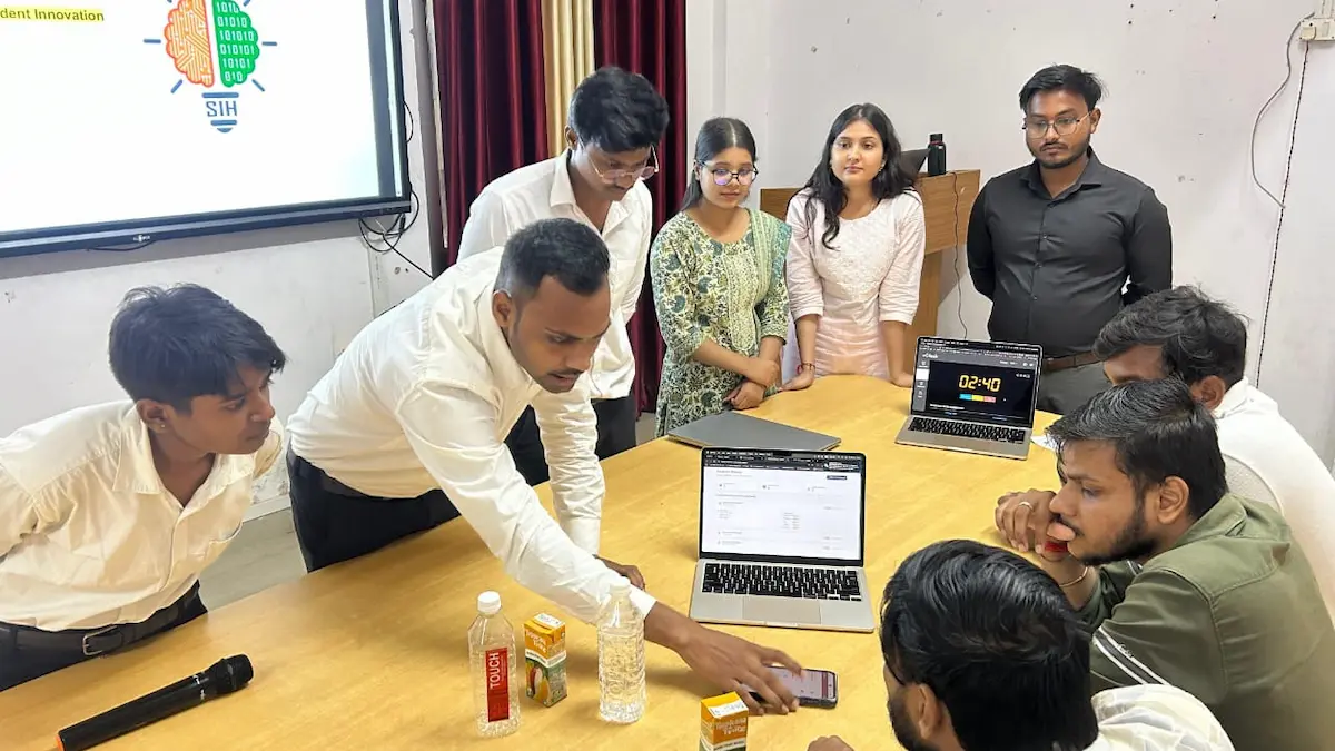 एमएमएमयूटी के छात्रों ने तकनीकी समाधानों से जीता दिल, भविष्य के नवाचारों की रखी नींव