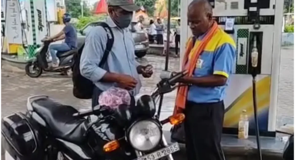 'नो हेलमेट-नो फ्यूल' को ठेंगा, पंप मैनेजर बोला-सरकारी निर्देशों का पालन करेंगे तो पेट्रोल पंप बंद हो जाएगा'