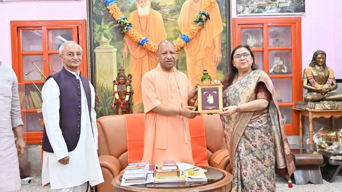 डीडीयू की प्रगति पर सीएम के साथ वीसी की मुलाकात, पीएम-उषा योजना और कृषि विकास पर चर्चा डीडीयू की प्रगति पर सीएम के साथ वीसी की मुलाकात, पीएम-उषा योजना और कृषि विकास पर चर्चा