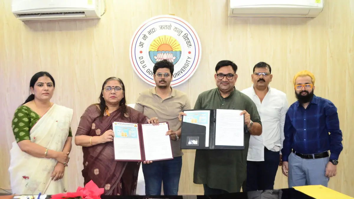 रोजगार के नए अवसर: डीडीयू ने 'वित्तीय सशक्तिकरण' के लिए फ्लाई अप फाउंडेशन से मिलाया हाथ