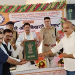 पाल्टिक्स परपंच: ट्रेवल्स वालों की जय हो! ‘ग्लोबल’ नेताजी के लिए भेज दिया ‘लोकल’ नेताजी का सफेद घोड़ा!