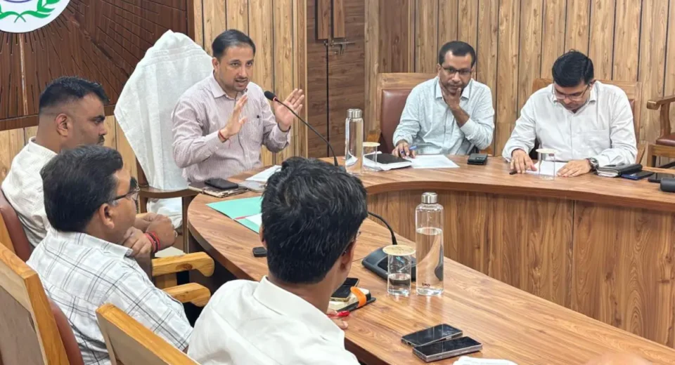 छठ पूजा की तैयारियों को 26 अक्टूबर दोपहर तक अंतिम रूप देने का निर्देश, मेयर ने किया घाटों का निरीक्षण छठ पूजा की तैयारियों को 26 अक्टूबर दोपहर तक अंतिम रूप देने का निर्देश, मेयर ने किया घाटों का निरीक्षण
