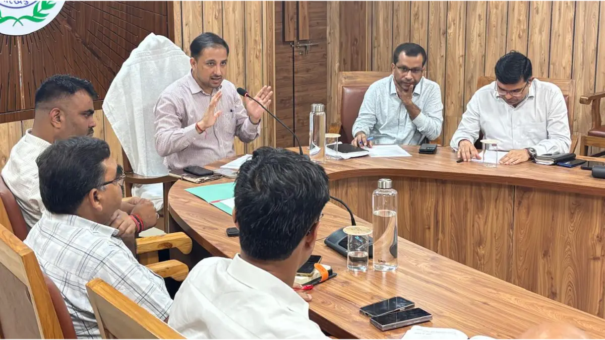 छठ पूजा की तैयारियों को 26 अक्टूबर दोपहर तक अंतिम रूप देने का निर्देश, मेयर ने किया घाटों का निरीक्षण छठ पूजा की तैयारियों को 26 अक्टूबर दोपहर तक अंतिम रूप देने का निर्देश, मेयर ने किया घाटों का निरीक्षण