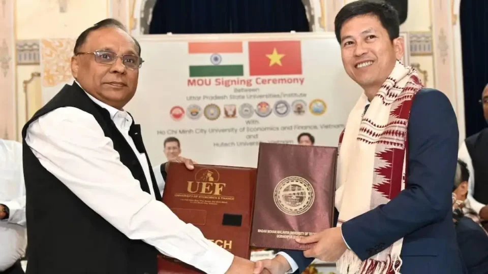 शिक्षा और शोध में नई उड़ान: MMMUT ने वियतनाम के साथ हाथ मिलाया, अब बनेगा वैश्विक शैक्षणिक केंद्र शिक्षा और शोध में नई उड़ान: MMMUT ने वियतनाम के साथ हाथ मिलाया, बनेगा वैश्विक शैक्षणिक केंद्र
