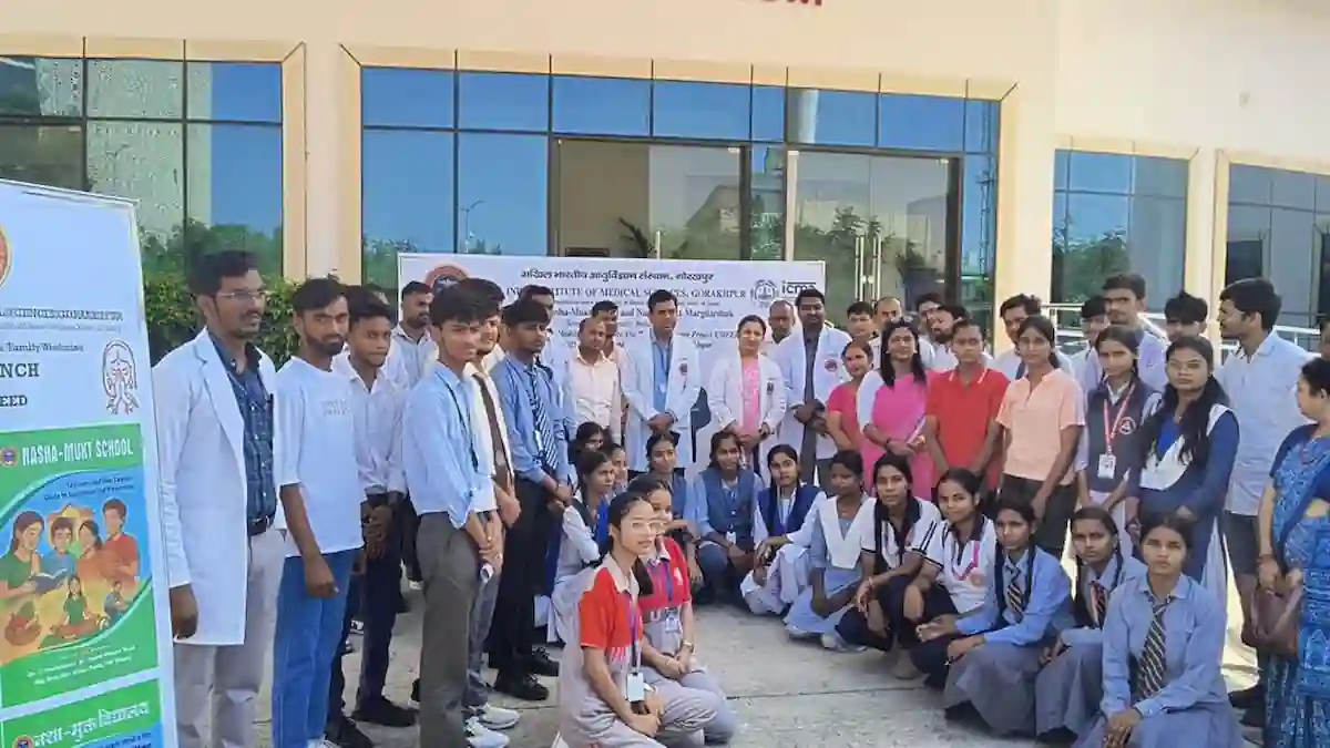 एम्स गोरखपुर की 'प्रोजेक्ट उम्मीद' पहल: 21 स्कूलों में नशा-मुक्त साथी और मार्गदर्शक तैयार