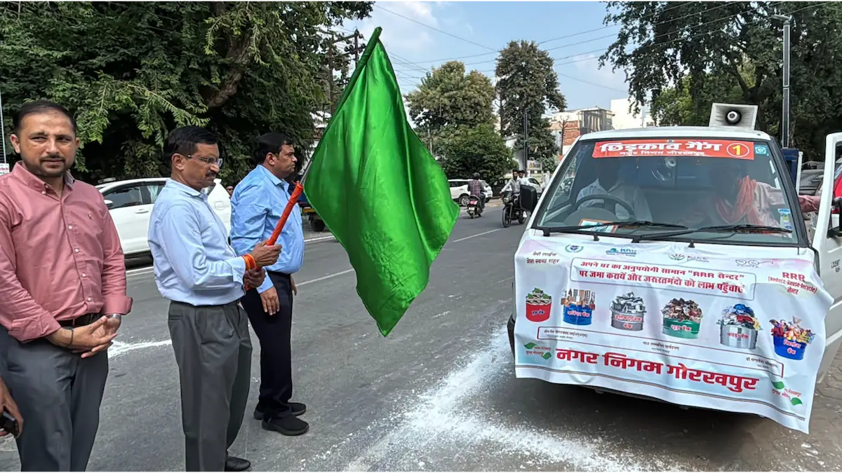 महापौर,नगर आयुक्त ने '3आर' वाहनों को दिखाई हरी झंडी, दिवाली सफाई में निकले सामान देने की अपील महापौर,नगर आयुक्त ने '3आर' वाहनों को दिखाई हरी झंडी, दिवाली सफाई में निकले सामान देने की अपील