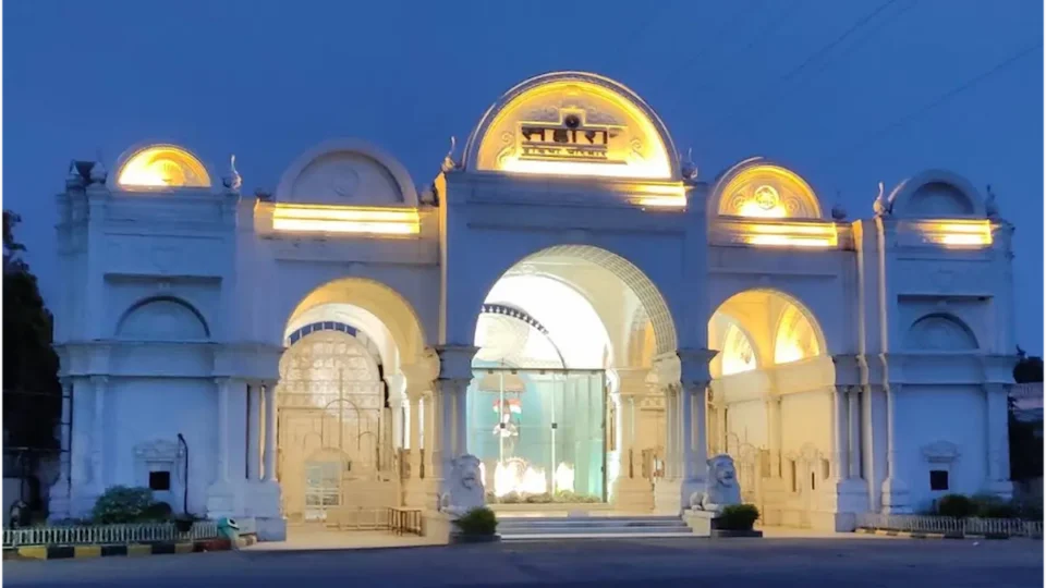 लखनऊ: 170 एकड़ में फैला सहारा का साम्राज्य बिखरा, तीन दिनों में इस आलीशान महल पर लग जाएगा ताला