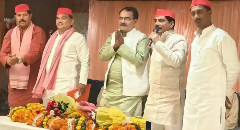 गोरखपुर-फैजाबाद शिक्षक निर्वाचन: सपा ने गोरखपुर में झोंकी ताकत, कमलेश यादव के लिए वरिष्ठ नेताओं की अहम बैठक
